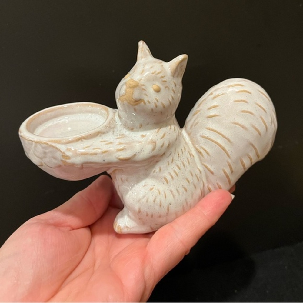 Ceramic Squirrel holder with Sugared Cinnamon Apple tea lights. - Picture 8 of 11